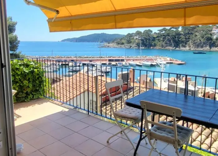 Apartment In Front Of The Sea